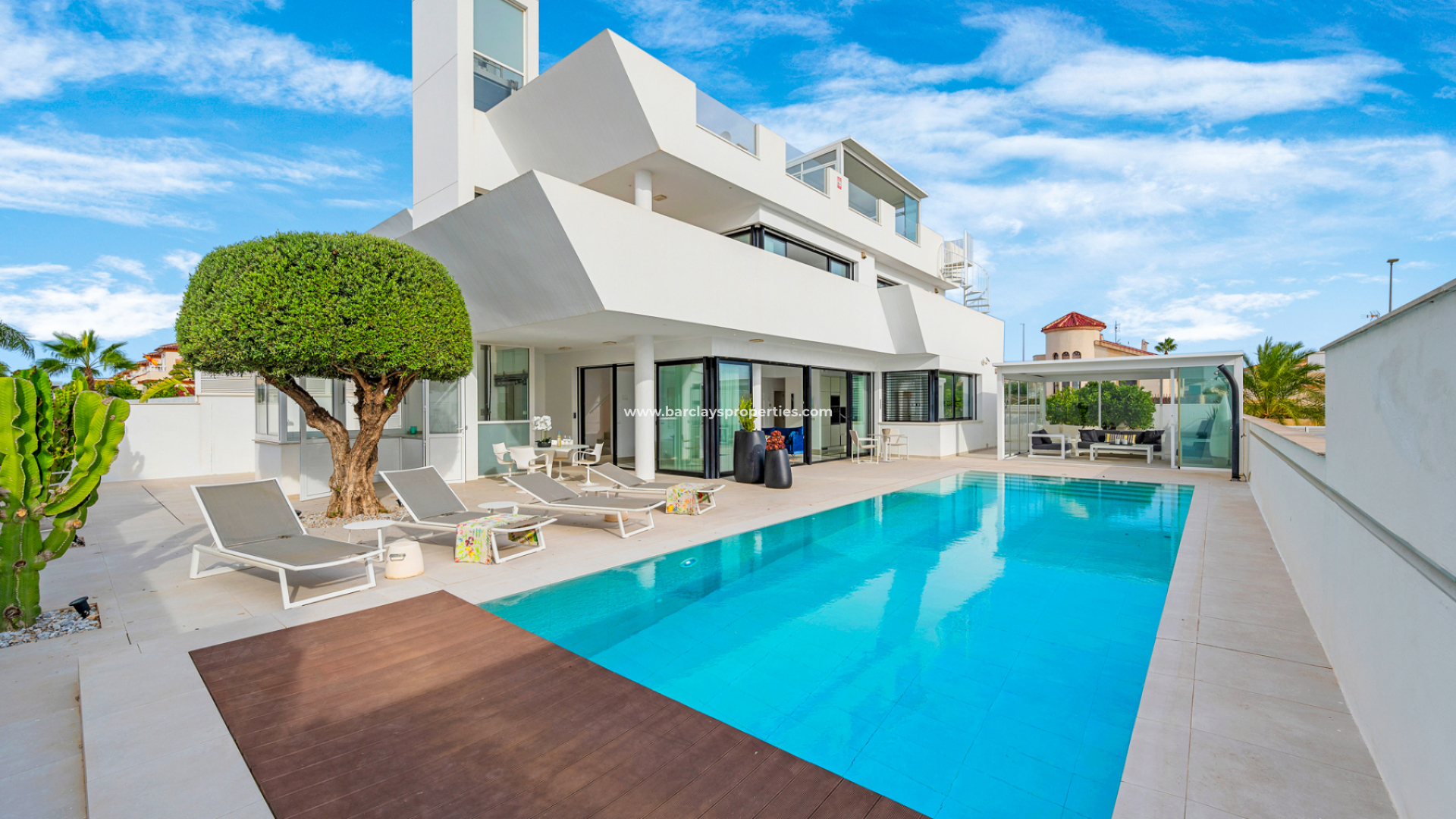 Chalet Independiente - Venta - Urb. La Marina - 5884