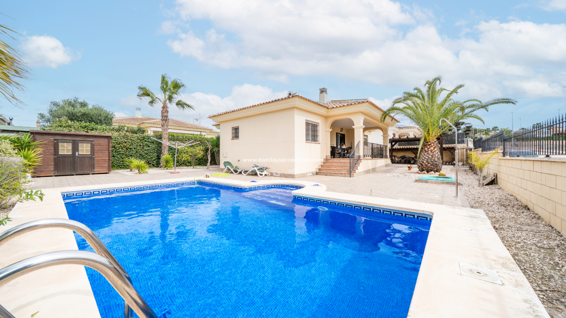 Chalet Independiente - Venta - Urb. La Marina - 5891