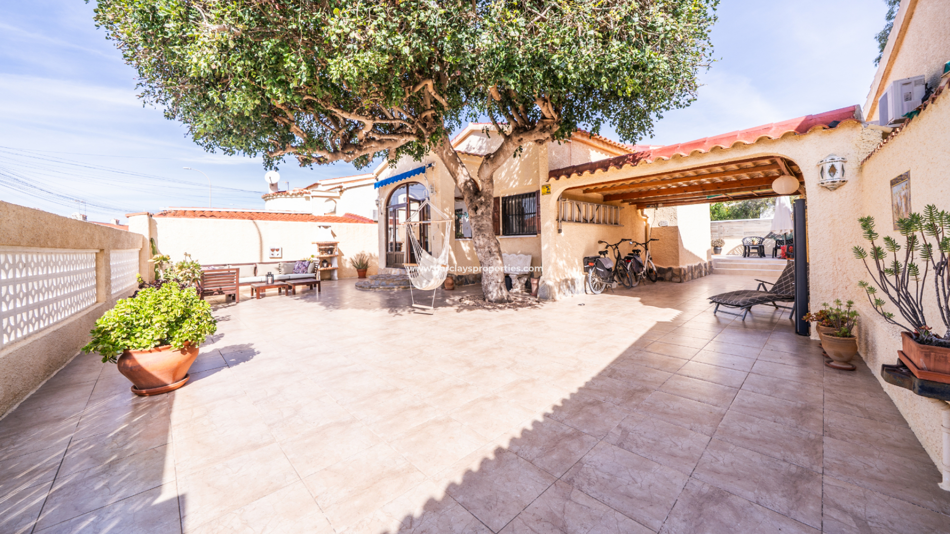 Chalet Independiente - Venta - Urb. La Marina - 6122