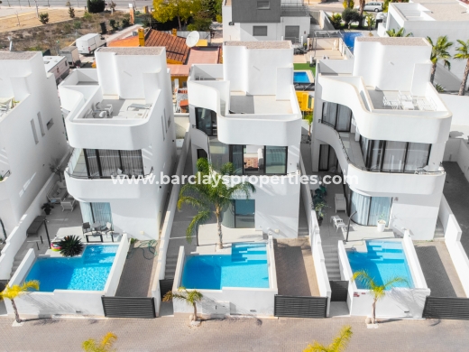 Chalet Independiente · Venta · Urb. La Marina · Urb. La Marina