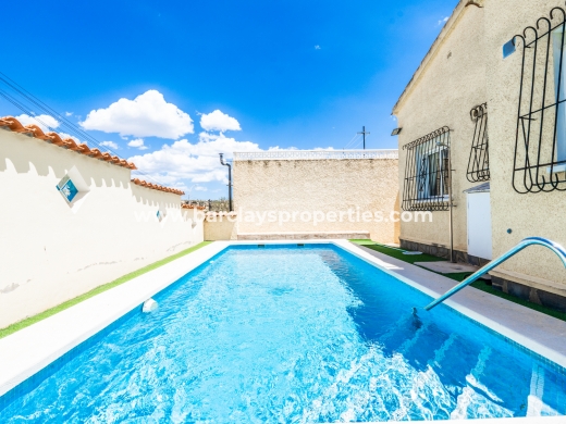 Chalet Independiente · Venta · Urb. La Marina · Urb. La Marina