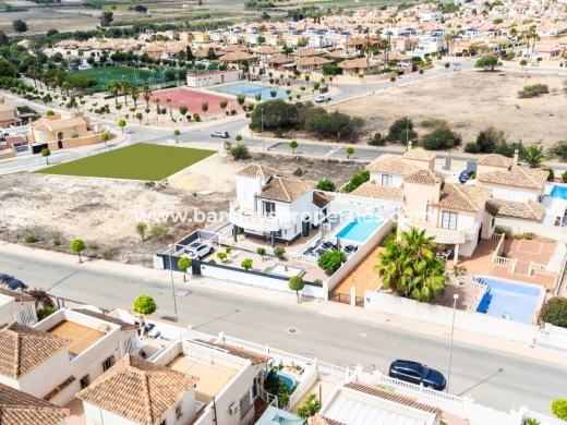 Chalet Independiente · Venta · Urb. La Marina · Urb. La Marina