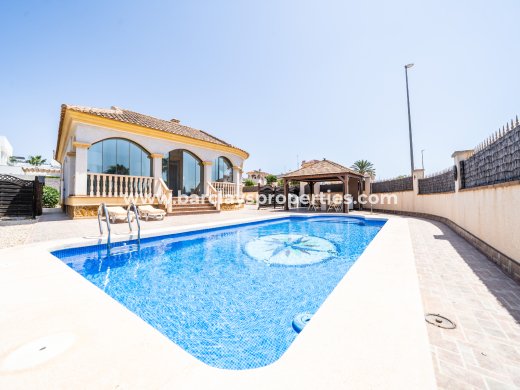 Chalet Independiente · Venta · Urb. La Marina · Urb. La Marina