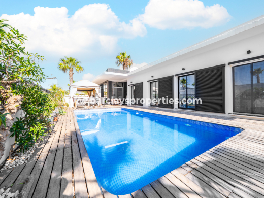 Chalet Independiente · Venta · Urb. La Marina · Urb. La Marina