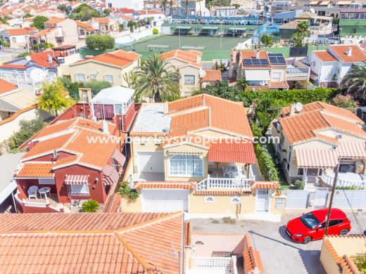 Chalet Independiente · Venta · Urb. La Marina · Urb. La Marina