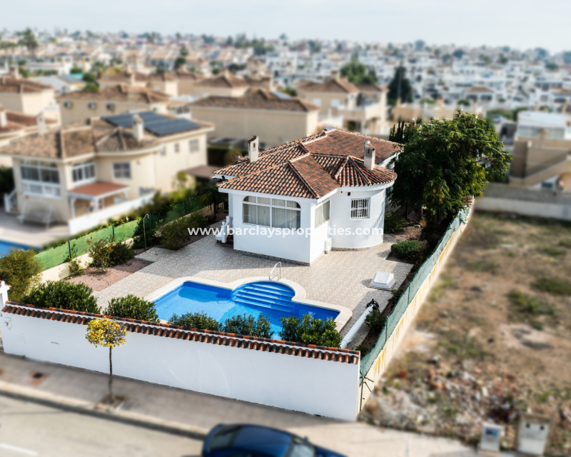 Chalet Independiente - Venta - Urb. La Marina - Urb. La Marina