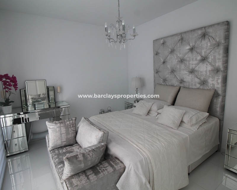 Chambre à coucher - Villa moderne à vendre dans l'urbanisation La Marina
