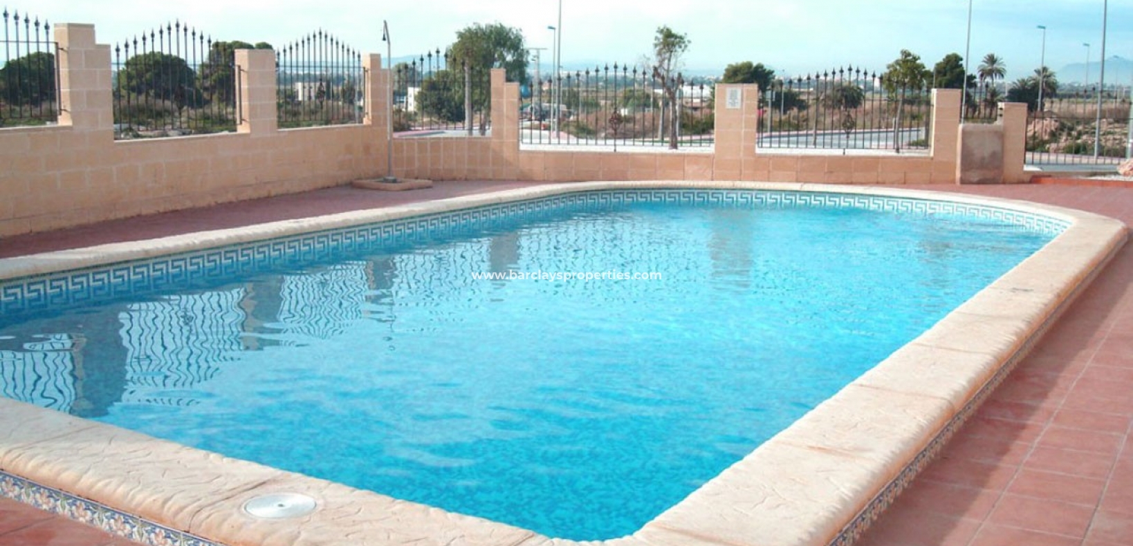 Communal Pool - Villa for sale with communal pool Urb La Marina