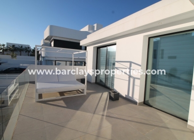 Dachterrasse - Moderne Villa zum Verkauf in Urbanisation La Marina
