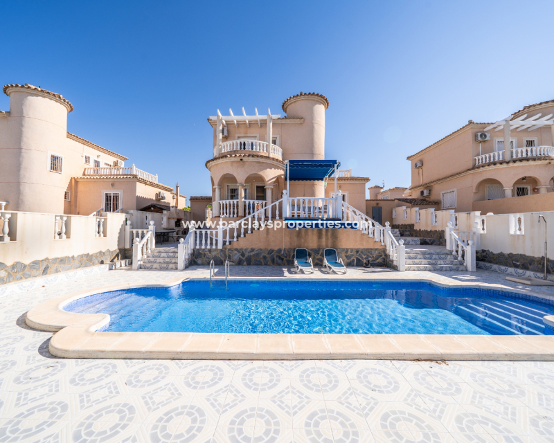 Detached villa for sale in Costa Blanca