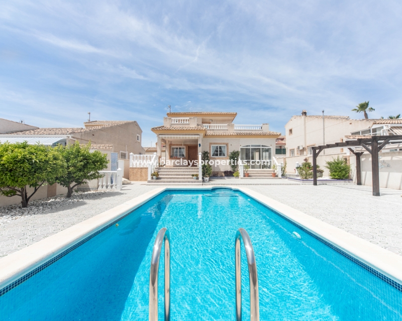 Detached villa for sale in La Marina