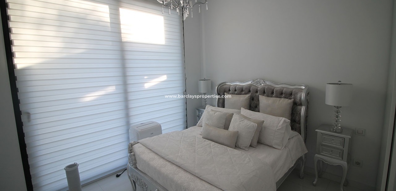 Dormitorio - Chalet moderna en venta en urbanización La Marina