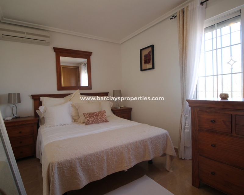 Dormitorio - Gran chalet independiente en venta en La Escuera