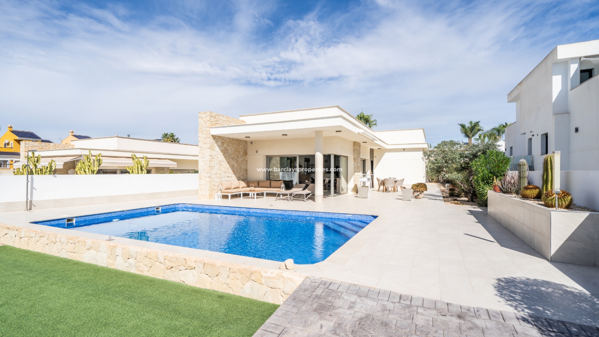 Freistendhe Villa - Resale - Urb. La Marina - 5755