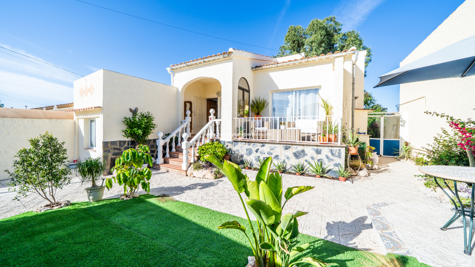 Freistendhe Villa - Resale - Urb. La Marina - 6045