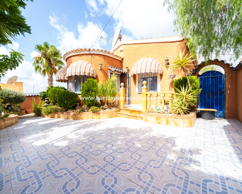 Friliggande villa till salu i La Marina