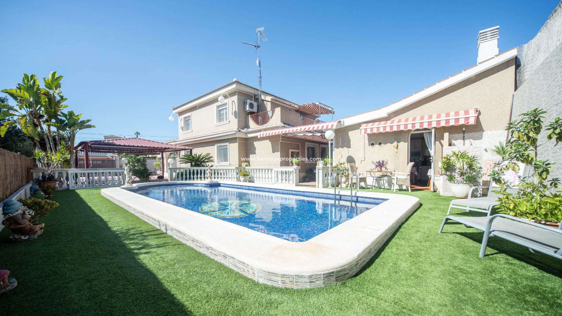 Fristaende Villa  - Resale - Urb. La Marina - 5214