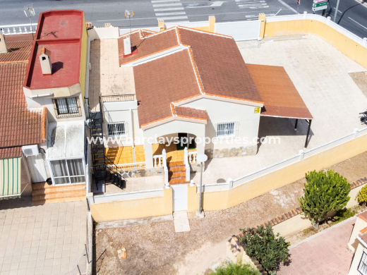 Fristaende Villa  · Resale · Urb. La Marina · Urb. La Marina