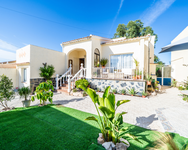 Fristaende Villa  - Resale - Urb. La Marina - Urb. La Marina