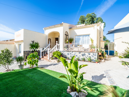 Fristaende Villa  · Resale · Urb. La Marina · Urb. La Marina