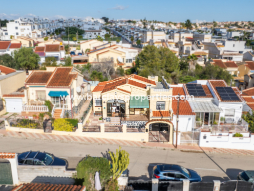 Fristaende Villa  · Resale · Urb. La Marina · Urb. La Marina