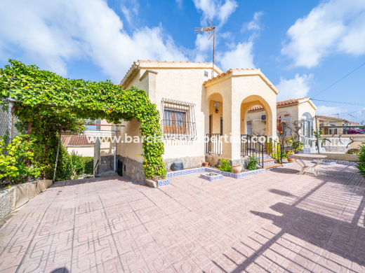 Fristaende Villa  · Resale · Urb. La Marina · Urb. La Marina
