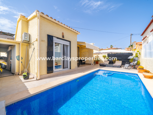 Fristaende Villa  · Resale · Urb. La Marina · Urb. La Marina