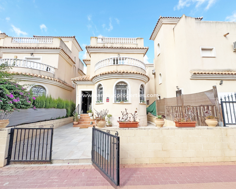 Fristående villa till salu i Costa Blanca