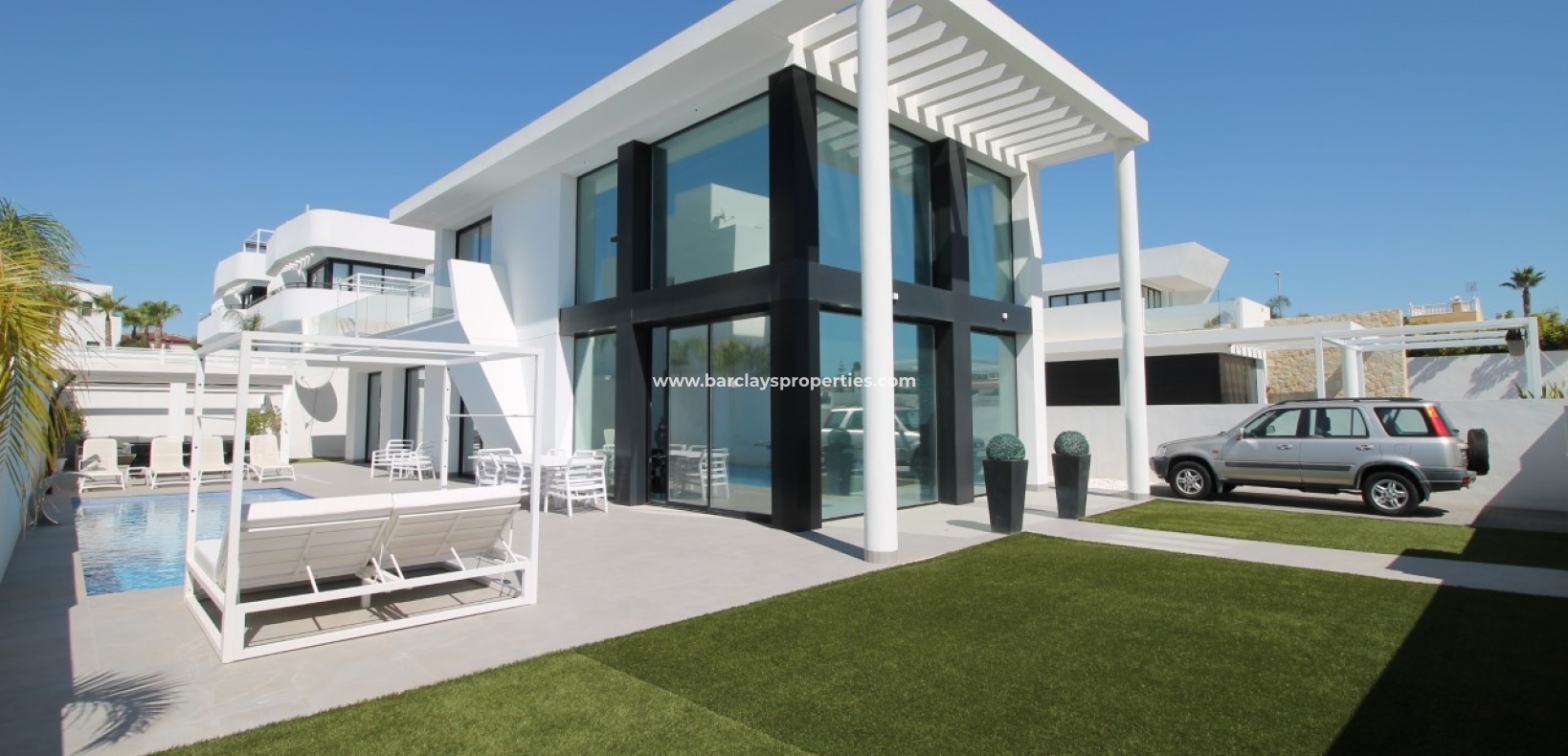 Garden - Modern villa for sale in urbanisation La Marina