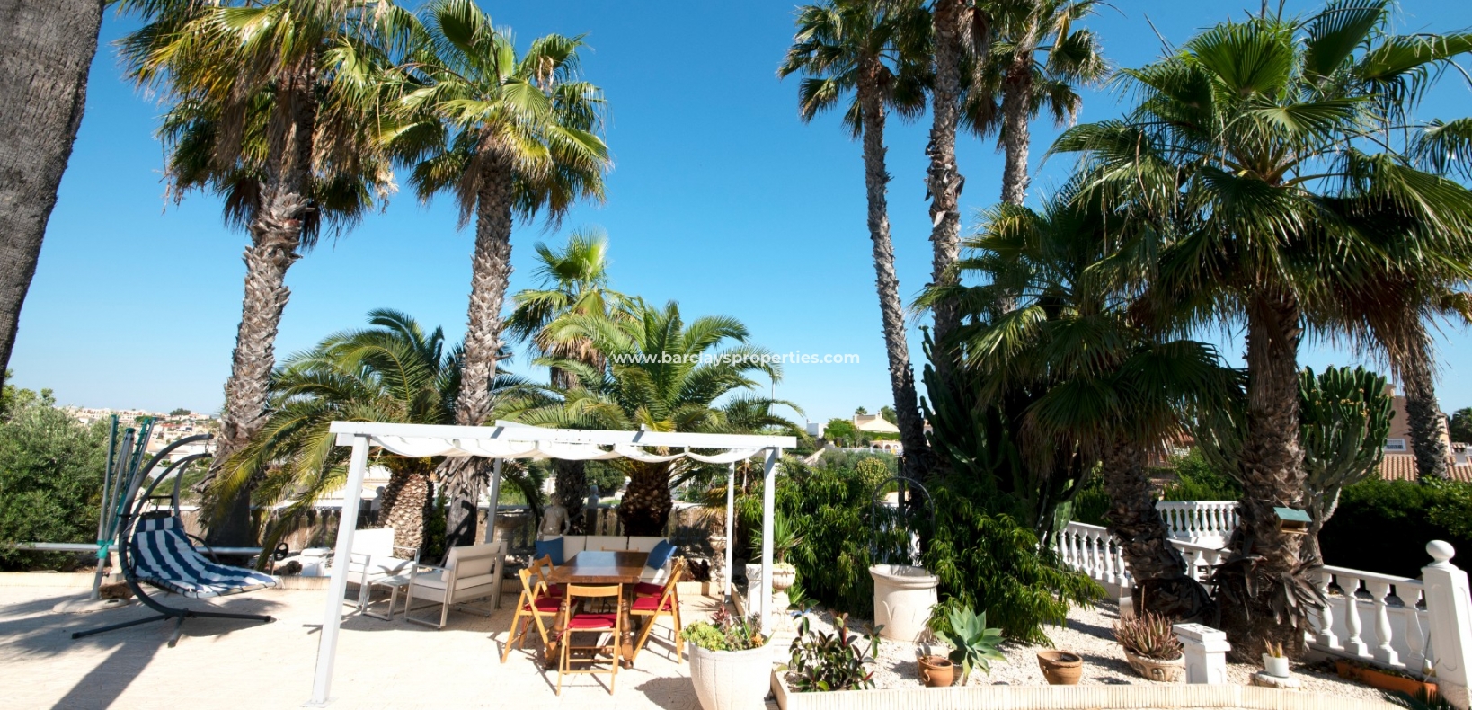 Garden - Prestige Villa For Sale in Urbanisation La Escuera, Alicante