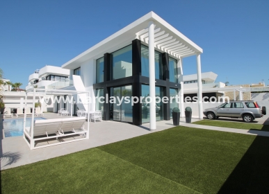 Garten - Moderne Villa zum Verkauf in Urbanisation La Marina