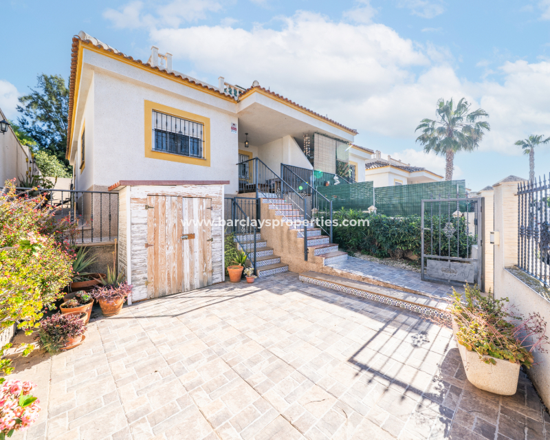 Halfvrijstaande villa te koop in La Marina