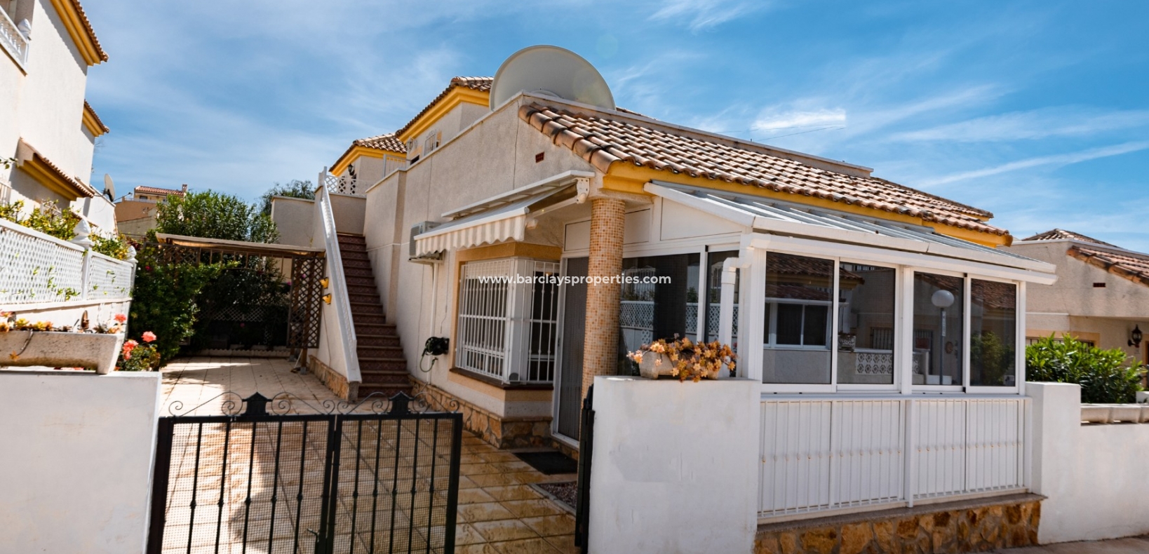 Hauptansicht - Freistehende Villa zum Verkauf in La Marina Urb