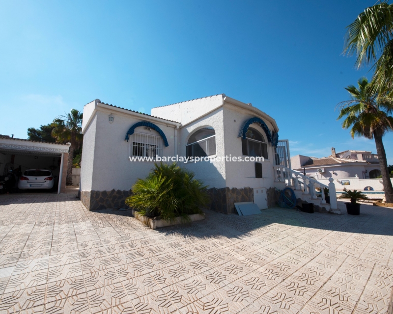 Hus - Prestige villa till salu i urbanisering La Escuera, Alicante