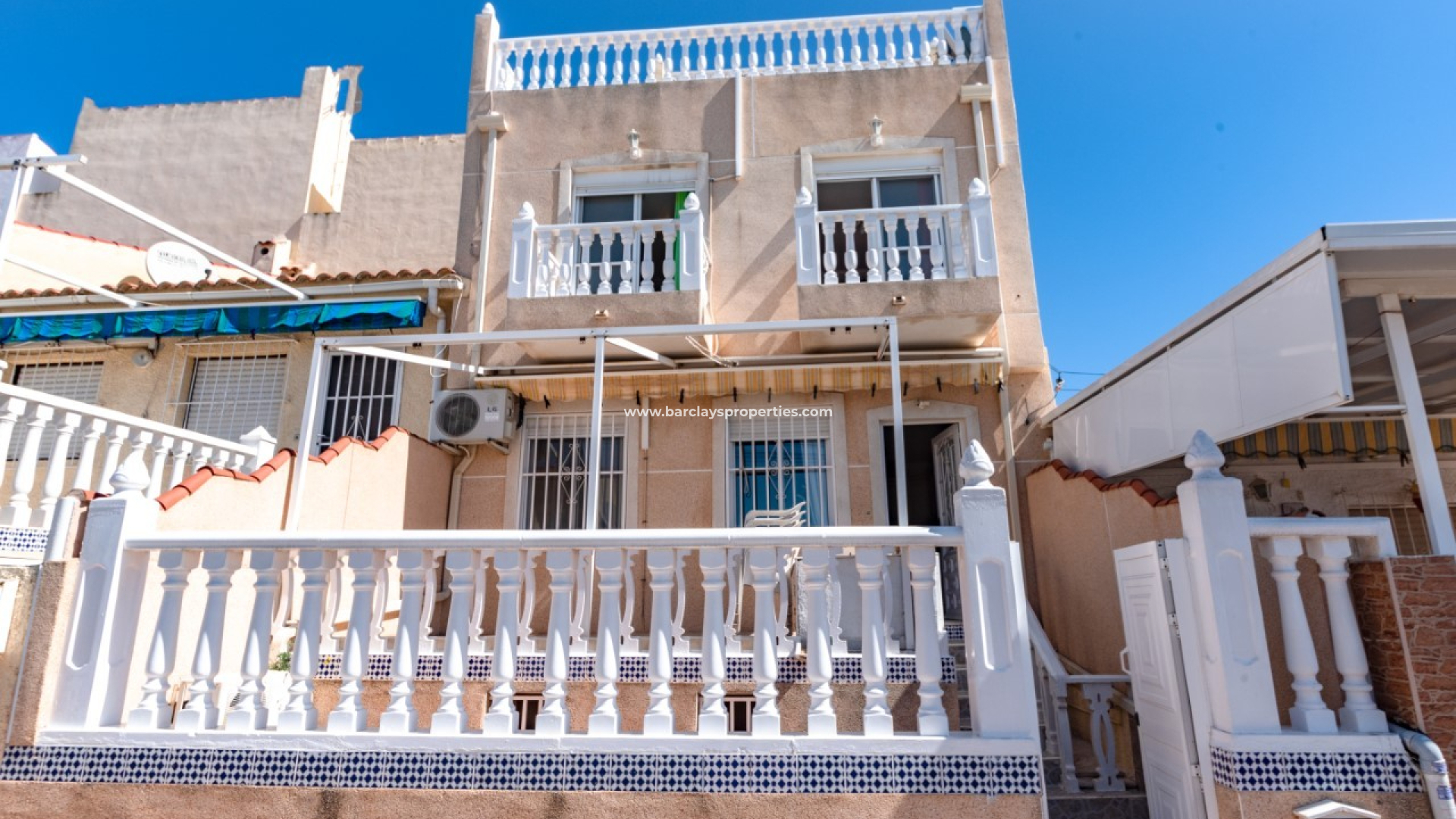 Jumelé - Revente - Urb. La Marina - 5890