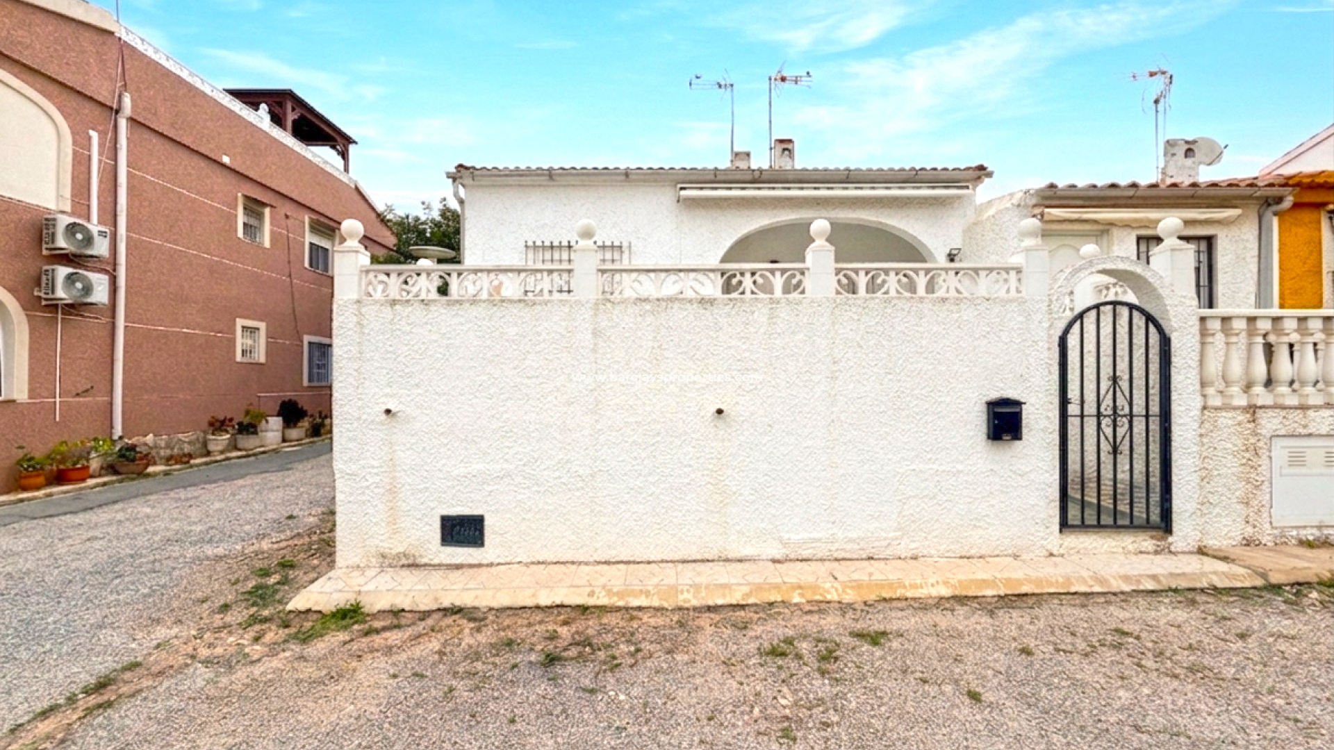 Jumelé - Revente - Urb. La Marina - 6168