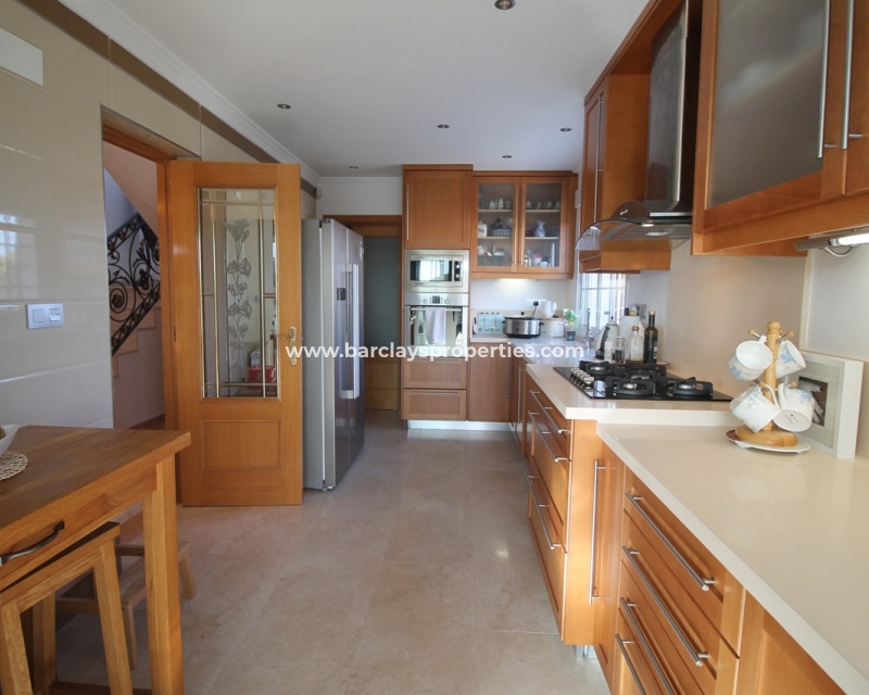 Kitchen - Large detached villa for sale in La Escuera