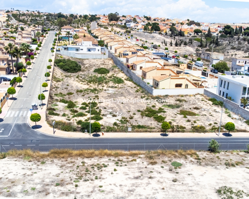 Land for sale close to the beach in Alicante