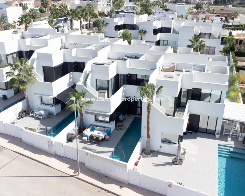 Luxe villa te koop in Alicante
