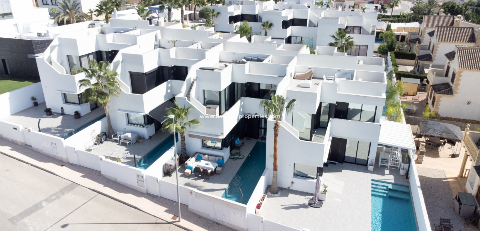 Luxe villa te koop in Alicante