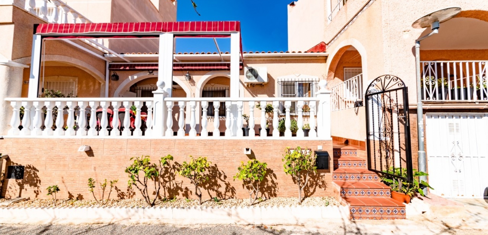 Main View - Terraced Property for sale in Urbanisation La Marina