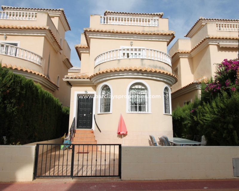 Main View - Villa for sale with communal pool Urb La Marina