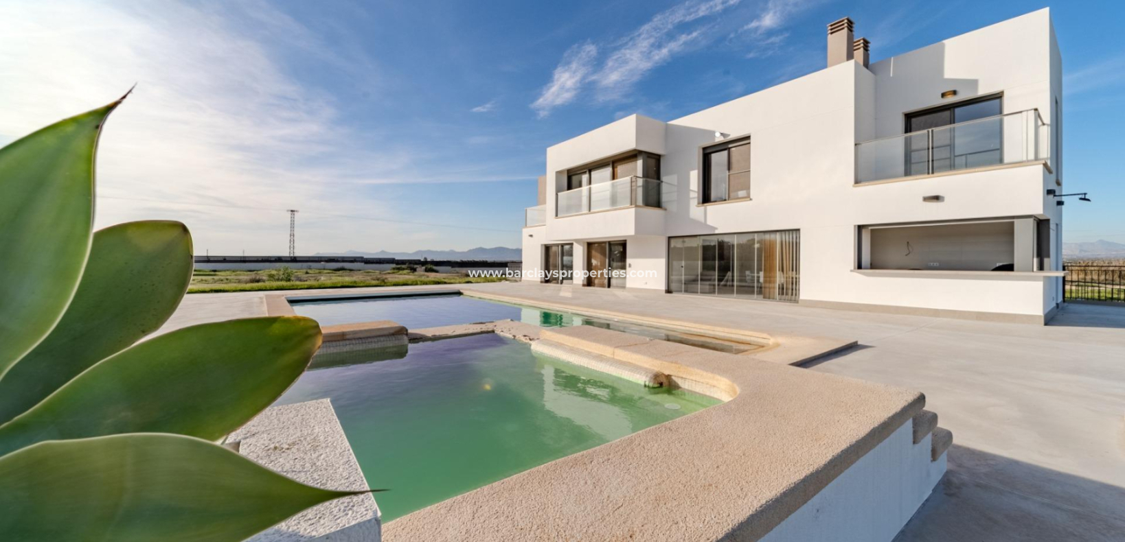 Moderne villa te koop in Alicante