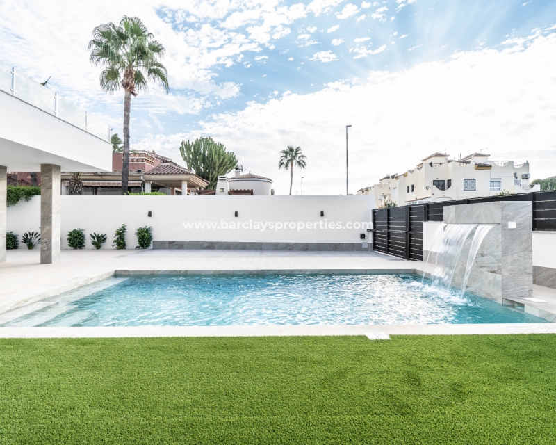 New Build - Fristaende Villa  - Urb. El Oasis - La Marina