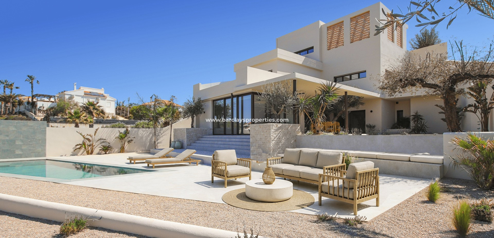 Nybyggd friliggande villa till salu i La Marina