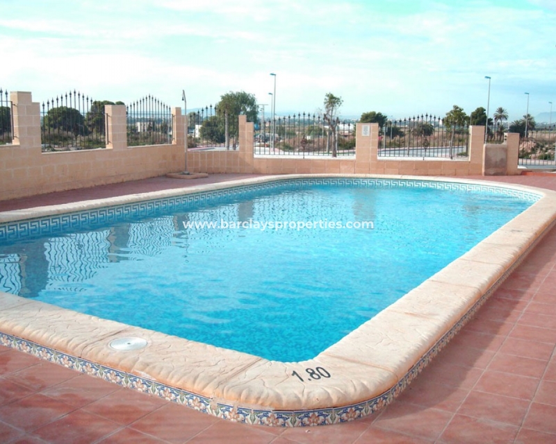 Piscine Communale - Villa à vendre avec piscine communale Urb La Marina