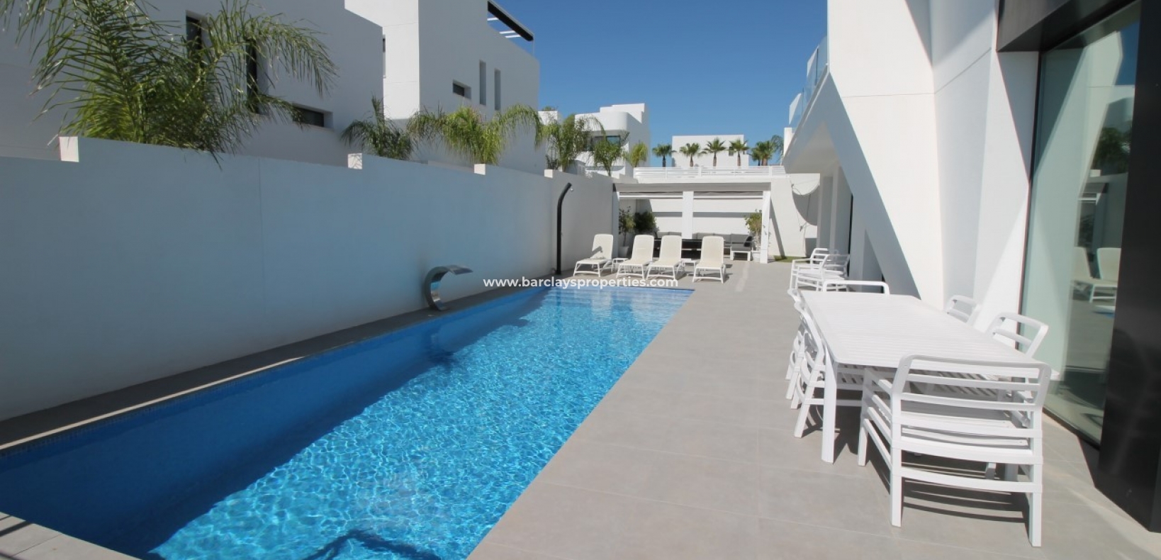 Pool - Modern villa till salu i urbanisering La Marina