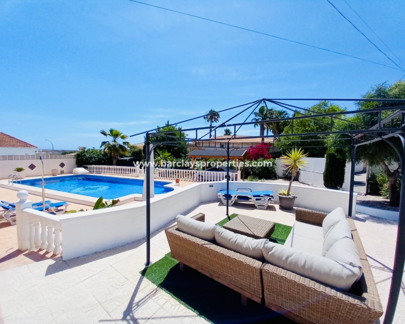 Poolbereich - Prestige Villa zum Verkauf in La Marina