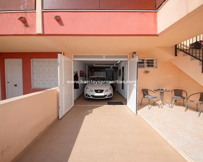 Propriété de style maison de ville à vendre à La Marina, Alicante Espagne. - garage 