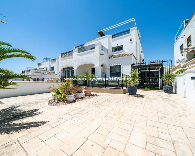 Quad Villa for Sale in Alicante